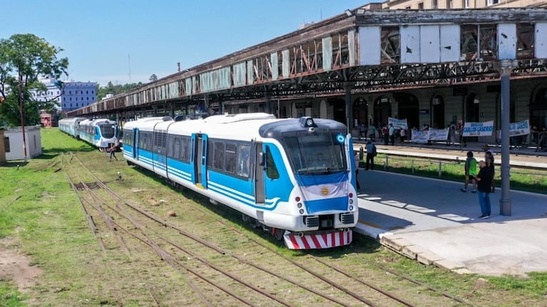 Los trenes salen dos veces por semana desde la Estación Mitre.