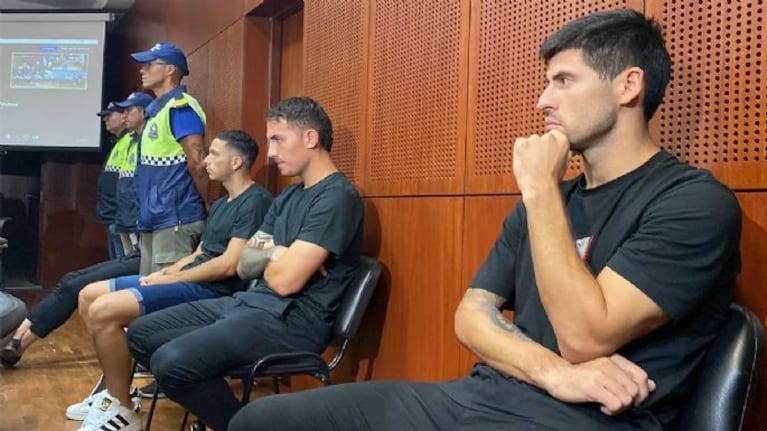 Los tres futbolistas que podrán volver a sus domicilios en Buenos Aires.