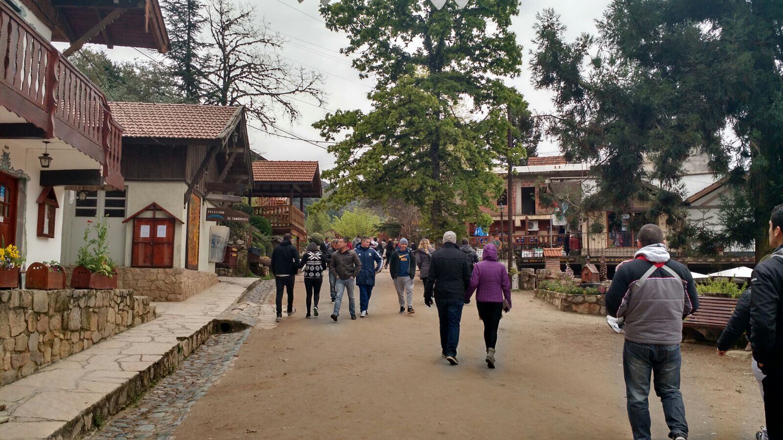 Los turistas felices en las sierras. Foto: Juan Lavisse