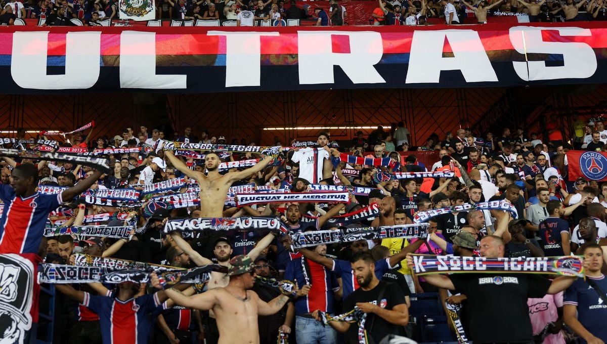 Los ultras, conocidos por ser hinchas radicales, se mostraron decepcionados con la dirigencia del club. 