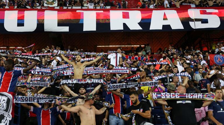 Los ultras, conocidos por ser hinchas radicales, se mostraron decepcionados con la dirigencia del club.