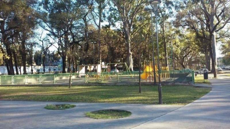 Los vecinos, aseguran que en la plaza de Tucumán, hay fantasmas.