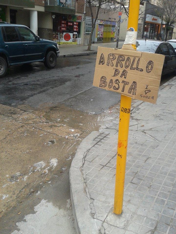 Los vecinos cansados hicieron varios carteles