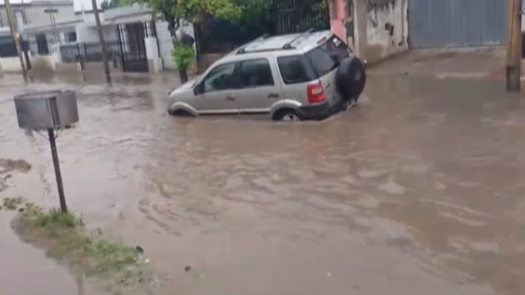 Los vecinos denuncian que las obras sin terminar no les permiten transitar en el barrio.