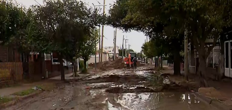 Los vecinos denuncian que las obras sin terminar no les permiten transitar en el barrio.