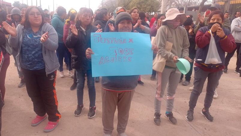 Los vecinos marchan por el crimen de José Aguirre. 