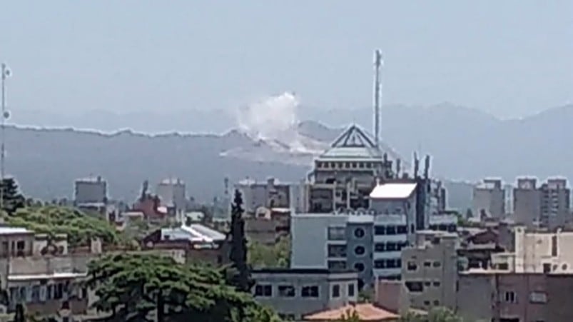 Los vecinos no logran comprender cuál fue el motivo de la explosión. Foto: Betiflu.