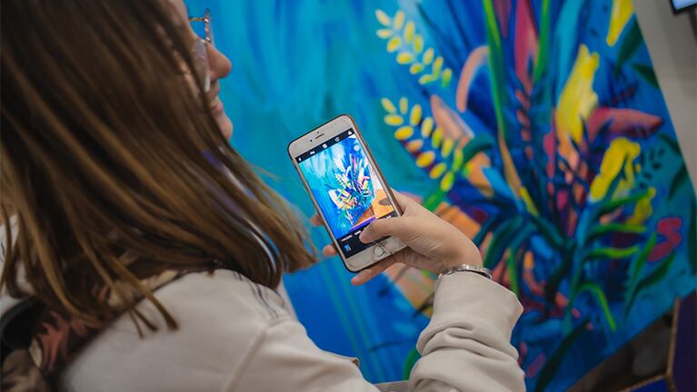 Los vecinos podrán escanear con sus celulares las obras de arte realizadas por los artistas.