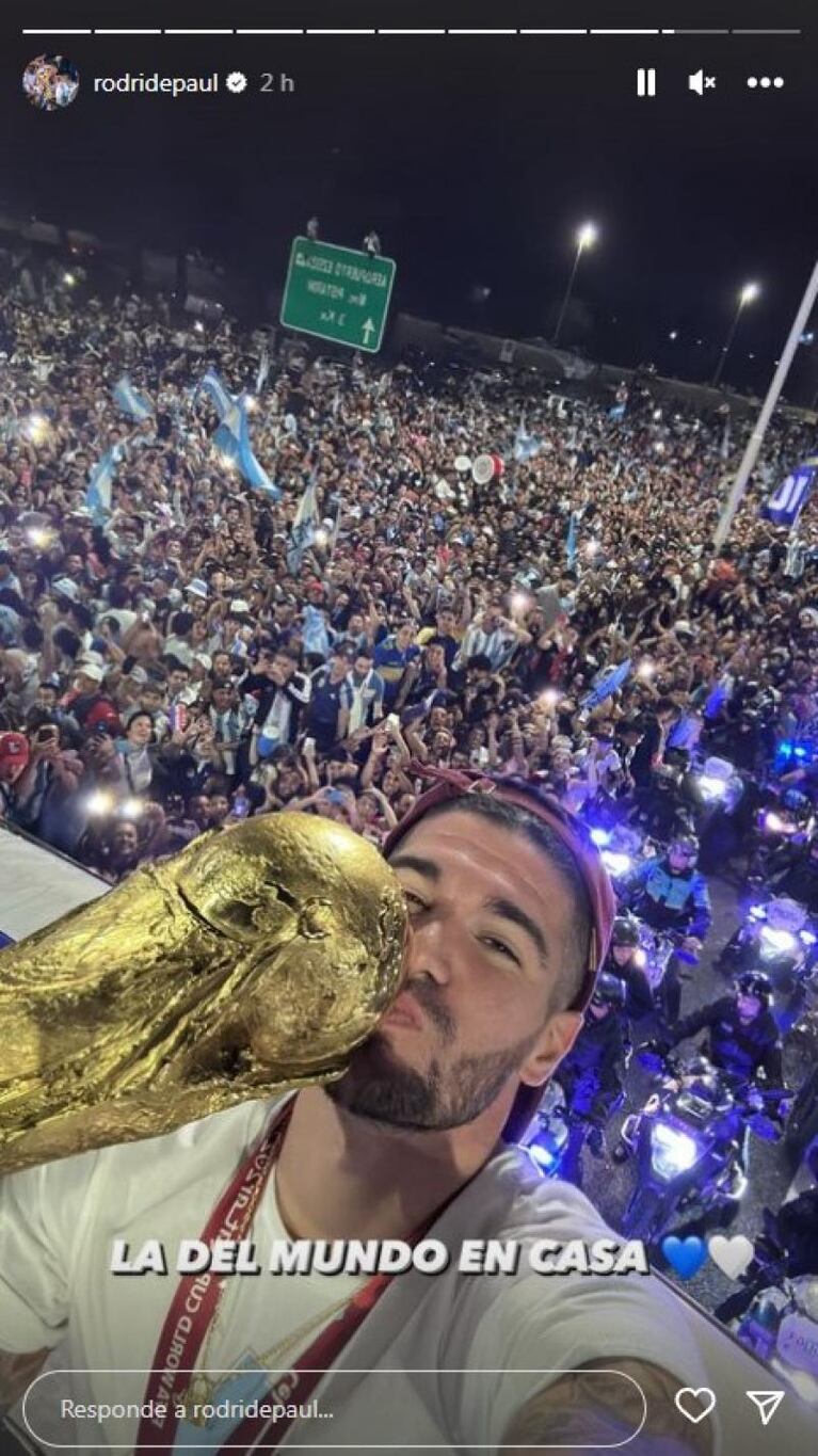 Los videos de los campeones en Instagram con la multitud que les dio la bienvenida