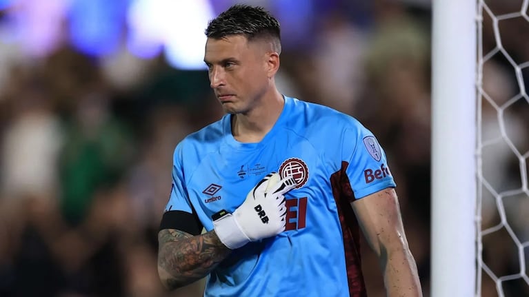 Losada y una noche picante contra los hinchas de Talleres en el Kempes.
