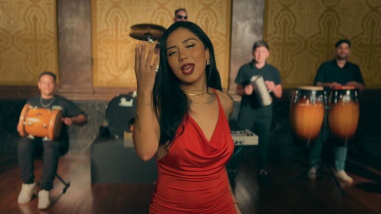Lourdes Montiel en el videclip de "La Carnada".
