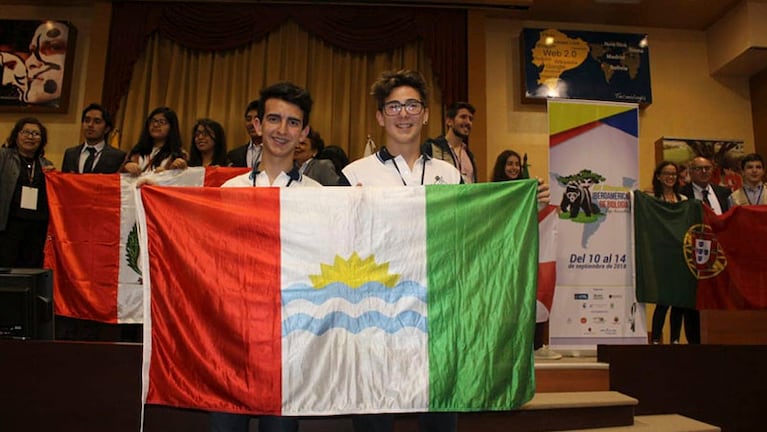 Lucas (izquierda) y Lihué (derecha), representantes argentinos en la competencia.