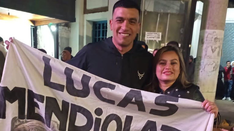 Lucas y Eugenia en la entrada del baile del Mandamás.