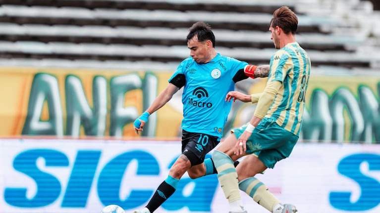 Lucas Zelarayán en el choque entre Belgrano y Aldosivi en Mar del Plata. Foto: Prensa CAB.