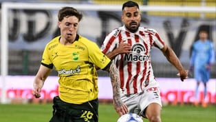 Lucco ante Sosa en Varela. (Prensa Defensa y Justicia)