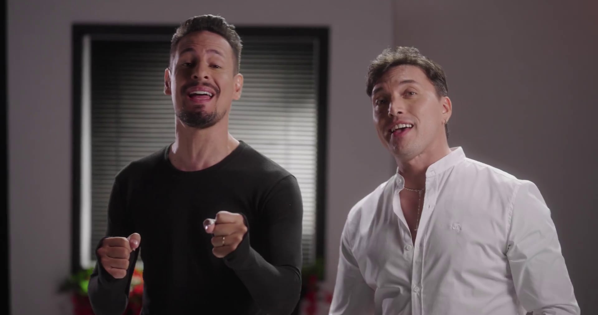 Lucho Castro y Rodrigo Tapari le cantan al amor en su último videoclip.