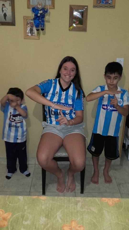 Lucía, Agustín y Lorenzo, hinchas de Racing y del fútbol cordobés.