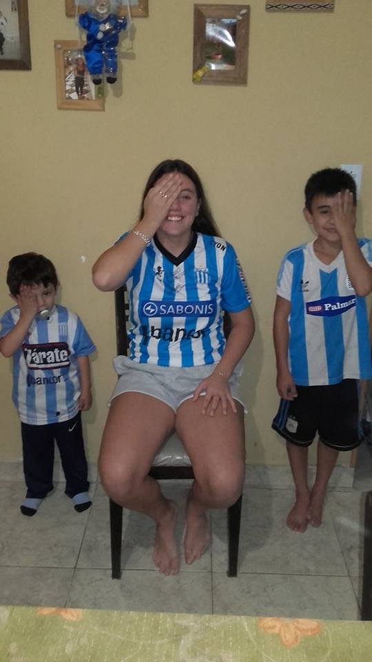 Lucía, Agustín y Lorenzo, hinchas de Racing y del fútbol cordobés.