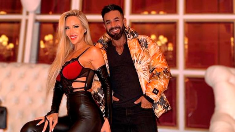 Luciana Salazar junto a su amigo Raúl Sotelo.