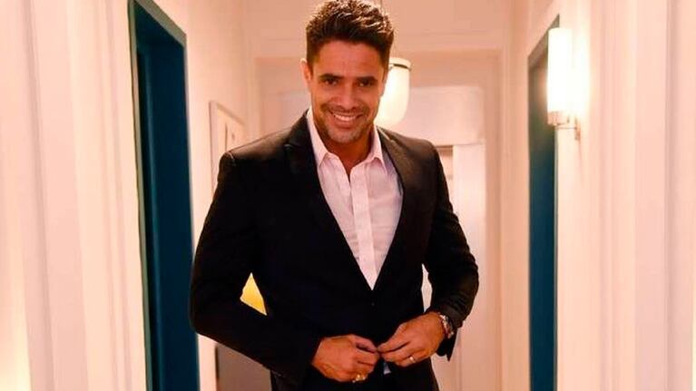 Luciano Castro y su producción fotográfica para una marca de ropa interior.