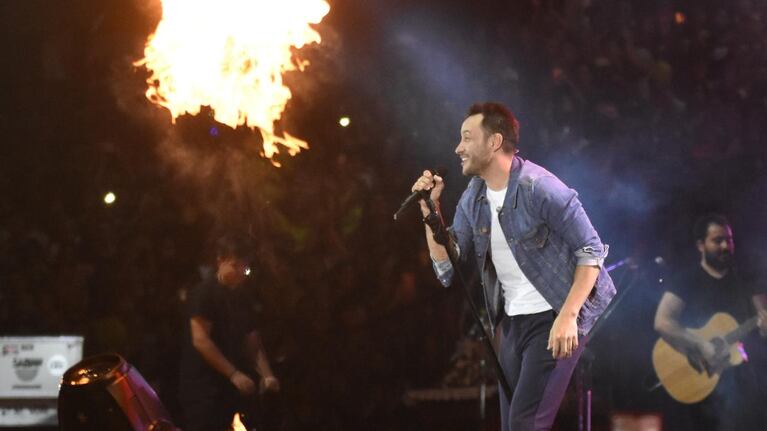 Luciano Pereyra encendió la noche en el anfiteatro José Hernández.