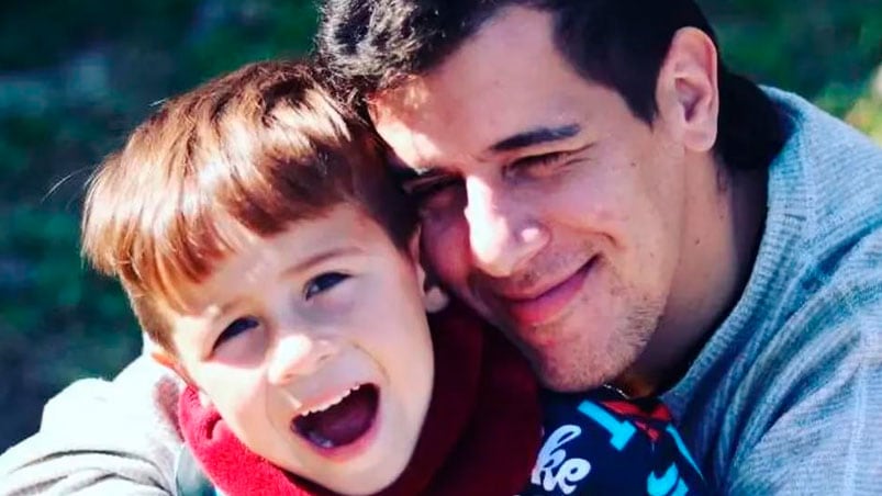 Lucio Dupuy junto a su papá Christian.