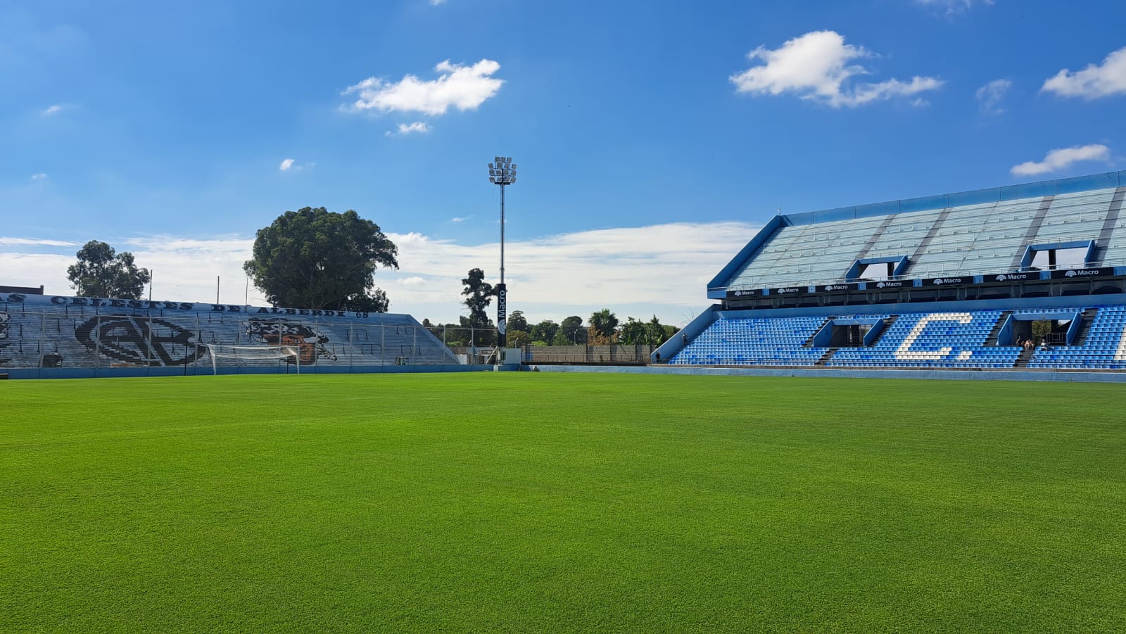 Luego de ascender a primera división, el club hizo refacciones en su estadio.