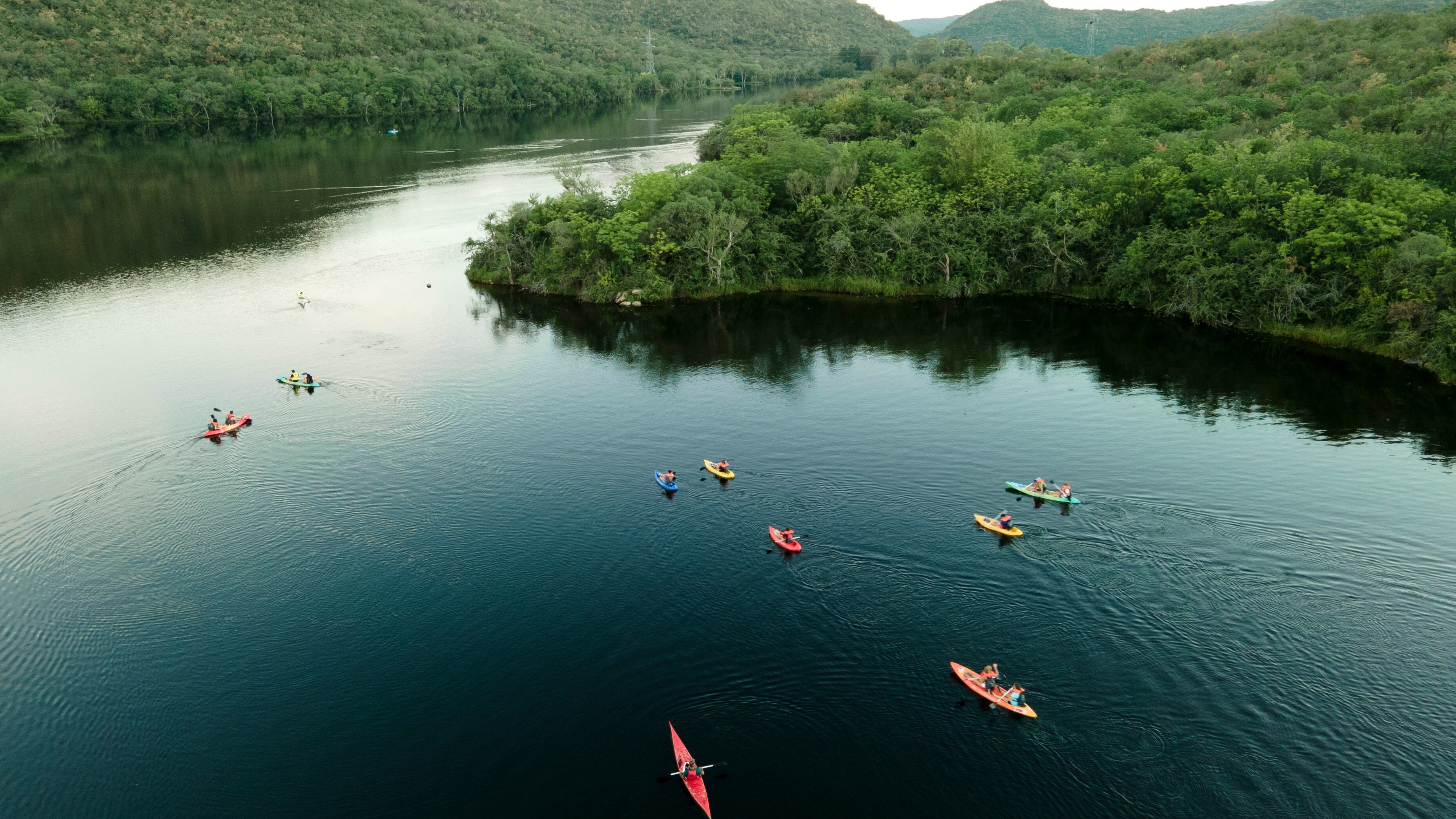 Lugares para hacer paseos en kayak y otras actividades náuticas.