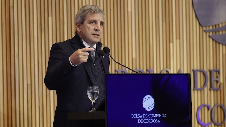 Luis Caputo en la Bolsa de Comercio de Córdoba.