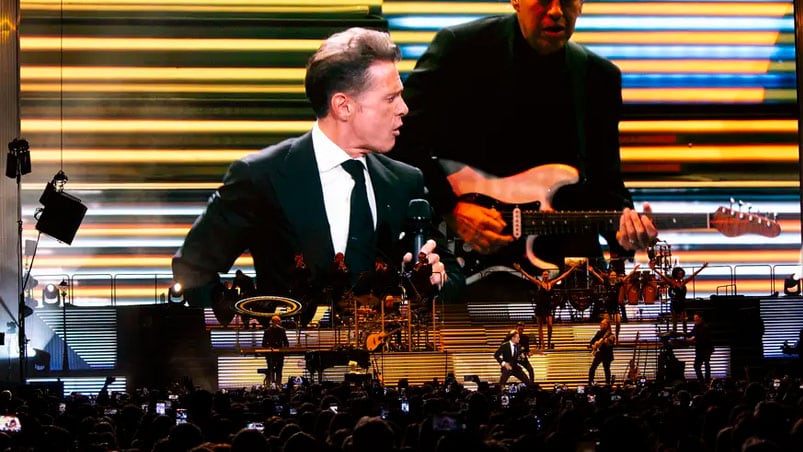 Luis Miguel en uno de sus shows en el Movistar Arena. 