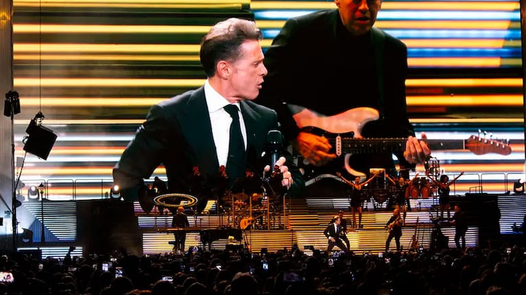Luis Miguel en uno de sus shows en el Movistar Arena.