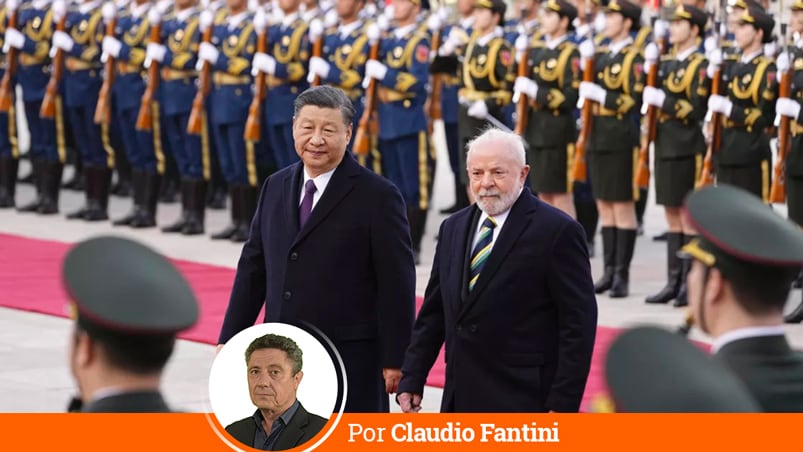 Lula camina con Xi Jinping durante su reciente visita a China.