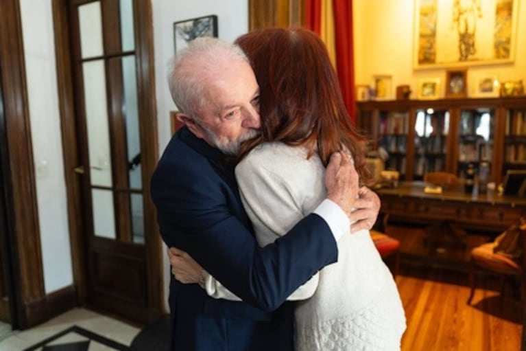Lula visitó a Cristina Fernández en su prisión domiciliaria.