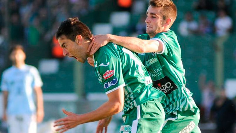 Luna gritando uno de sus goles en Sarmiento. 