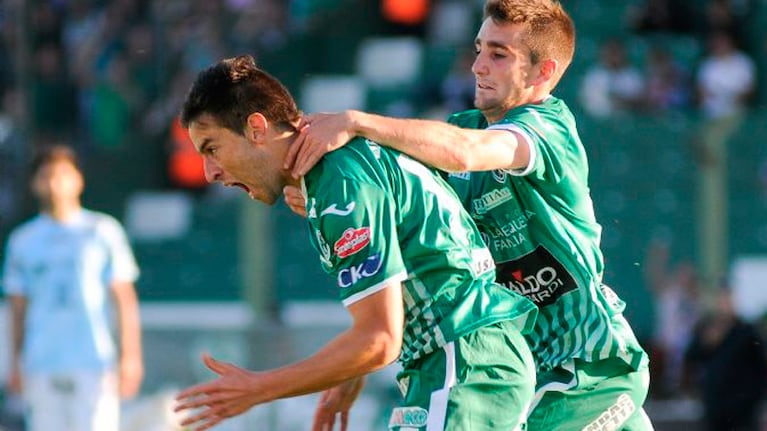 Luna gritando uno de sus goles en Sarmiento.