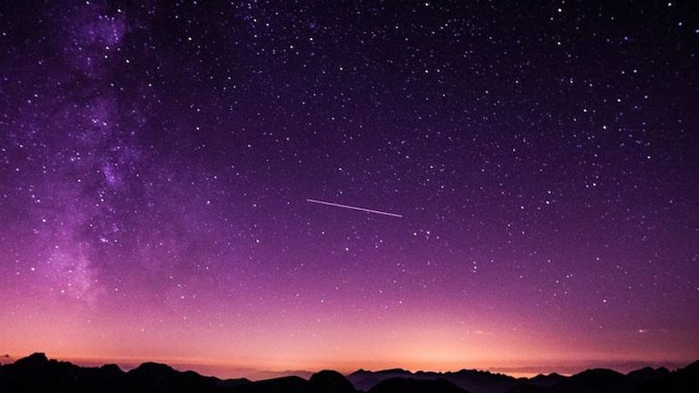 Luna rosa y lluvia de estrellas: cuándo podrán verse en Argentina