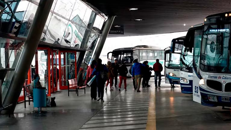 Lunes sin transporte interurbano en Córdoba: es el cuarto día consecutivo de paro