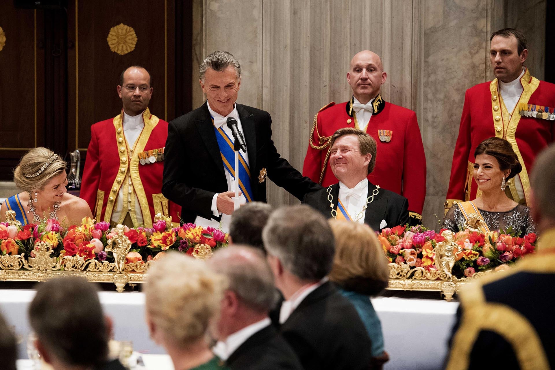 Macri, Awada y los reyes de Holanda en la cena de gala.