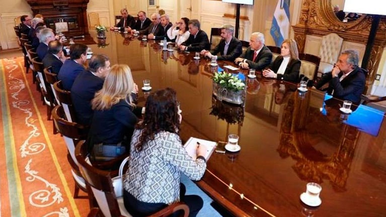 Macri buscó respaldo por las tarifas y el FMI.
