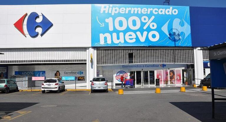 Macri, contra la "evasión" y la "competencia desleal" de los supermercados chinos