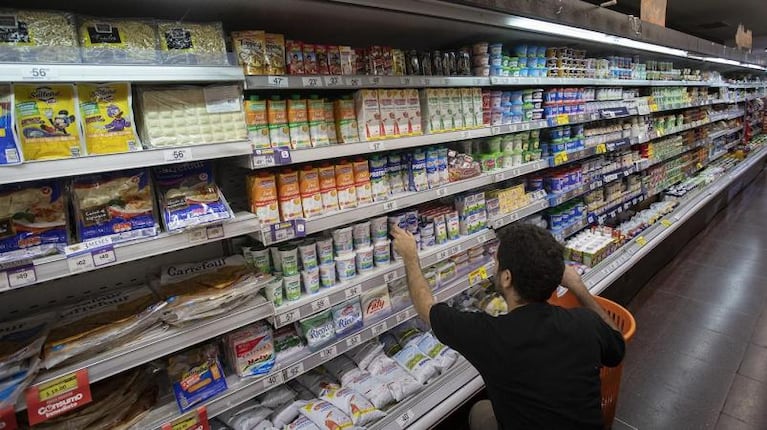 Macri elimina el IVA de los alimentos básicos hasta fin de año: cuáles son los productos