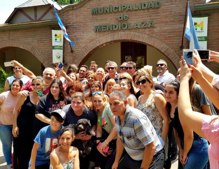 Macri en Mendiolaza: desayuno con intendentes, ronda de golf y protesta
