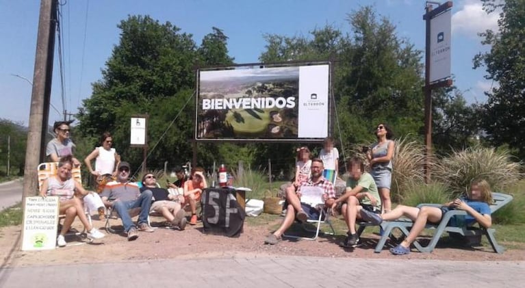 Macri en Mendiolaza: desayuno con intendentes, ronda de golf y protesta