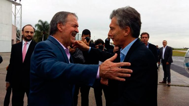 Macri fue recibido por Schiaretti en el aeropuerto. Foto: Gobierno de Córdoba.