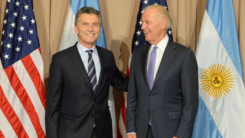 Macri junto a Biden, el vice de Obama. 