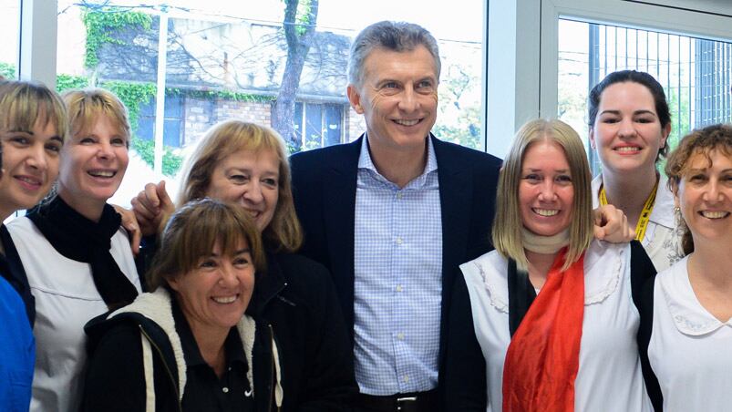 Macri junto a docentes, en una imagen de archivo.