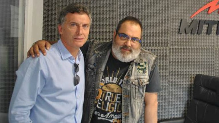 Macri junto a Lanata, cuando lo entrevistó en la radio. 