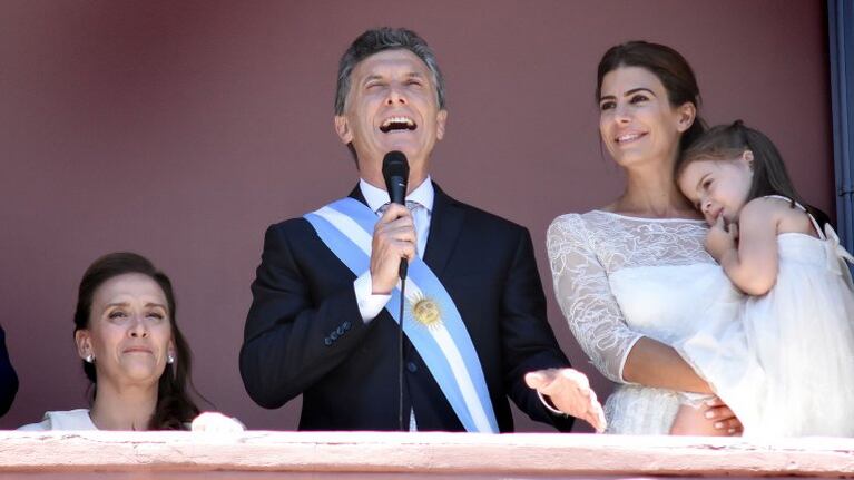 Macri, la banda y las tres mujeres más cercanas.