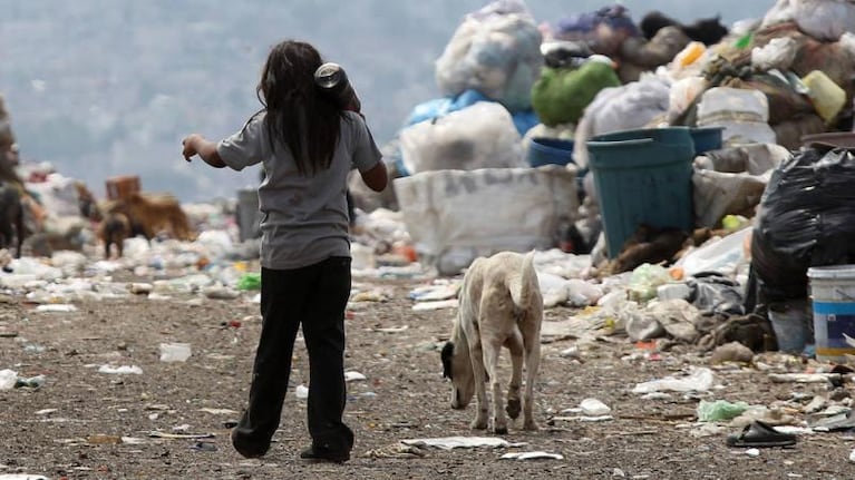 Macri: "La pobreza no se resuelve con planes sociales"