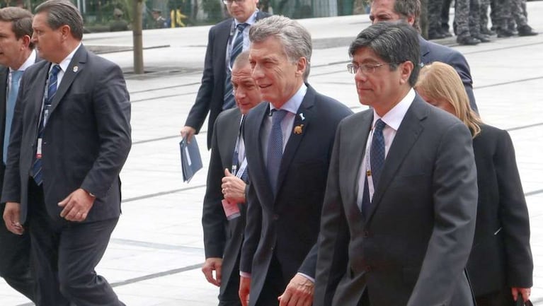 Macri llegó a Quito muy cansado, según la canciller Malcorra.